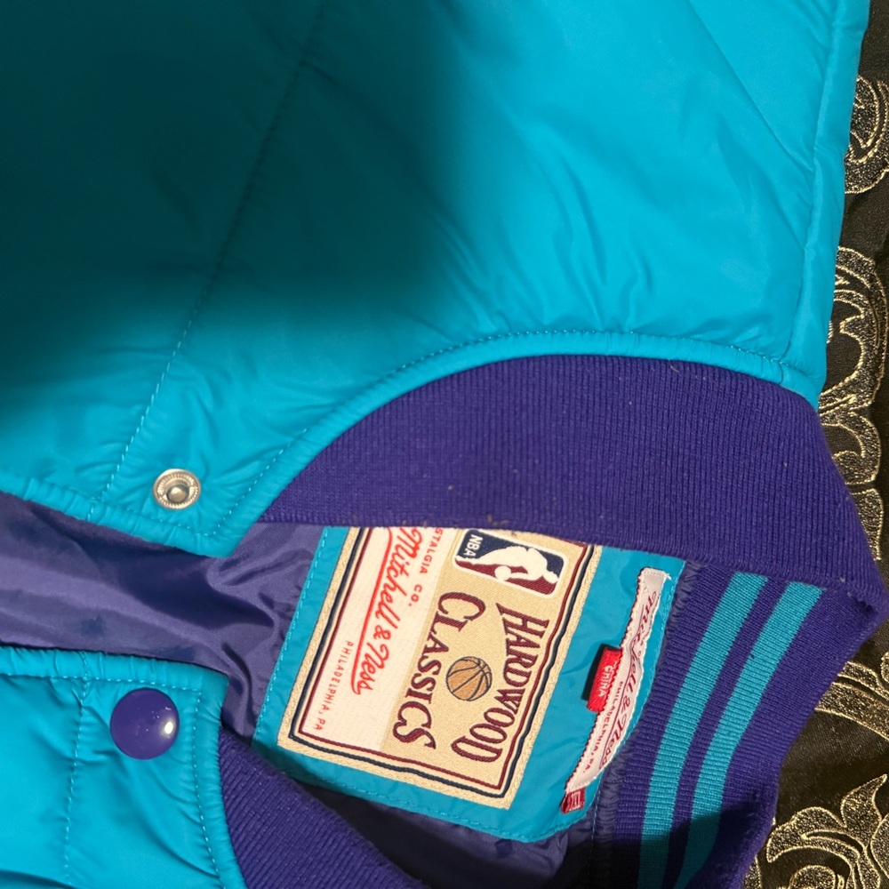 Vintage Mitchell & Ness Charlotte Hornets basketball